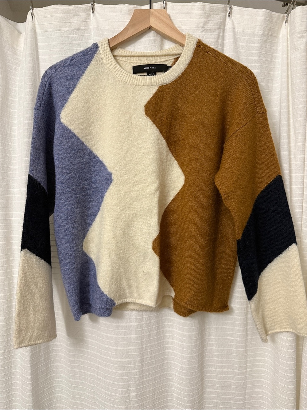 Vero Moda Wave Colorblock Crewneck Sweater in Cream, Blue, Brown